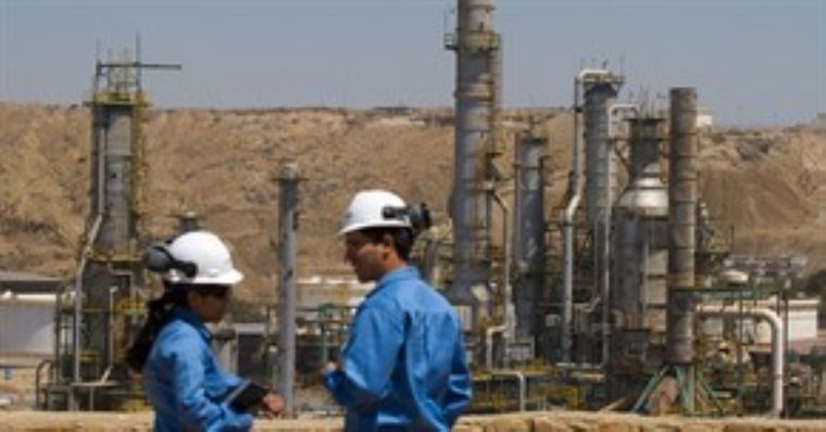 Precios del petróleo suben por tensiones geopolíticas