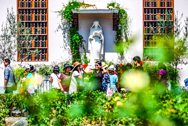 Festival de Flores en el santuario de Santa Rosa de Lima una sinfonía