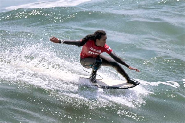 Surfistas Compiten En El Mundial De Longboard 2024 Noticias Diario