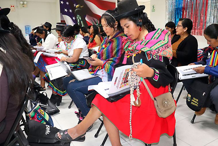 Mincul 40 mujeres hablantes de lenguas indígenas de 14 regiones