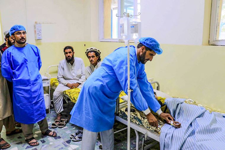Terremoto en Afganistán deja 920 los muertos y 600 heridos