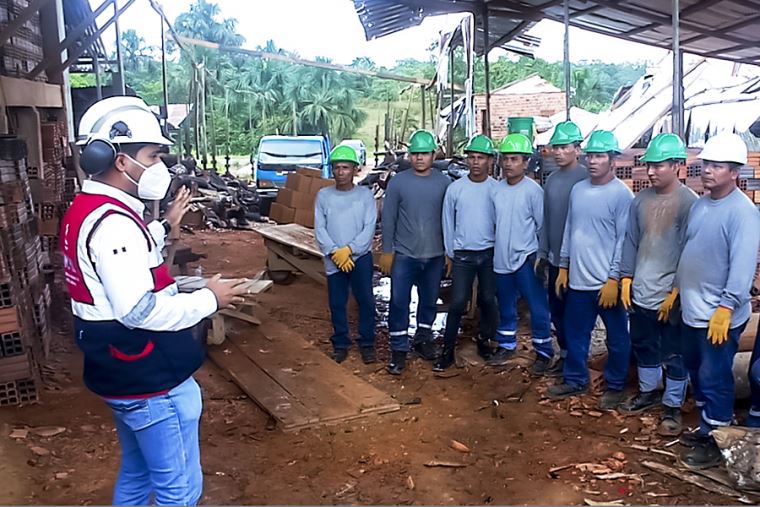 Imagen 1: Iquitos: Sunafil volvió a ladrillera donde ejecutó operativo y comprueba que trabajadores ya cuentan con EPP