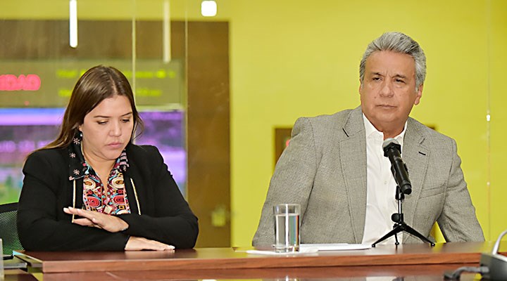 Vicepresidenta de Ecuador renuncia por escándalo