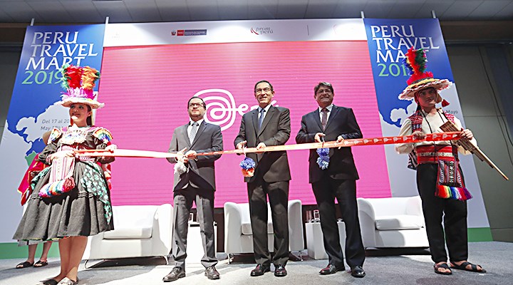 Surco. El presidente Martín Vizcarra, junto al ministro Vásquez y el titular de Canatur, Carlos Canales, inauguran el Travel Mart 2019.