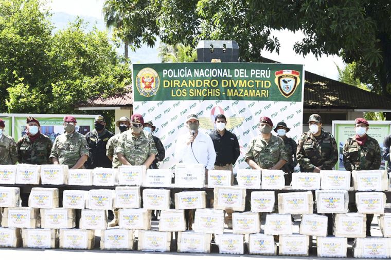 ¡Duro golpe al narcotráfico! PNP decomisa tonelada y media de droga en ...