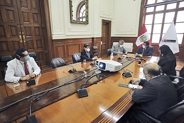 En plena pandemia, los médicos en Perú convocan a una huelga nacional