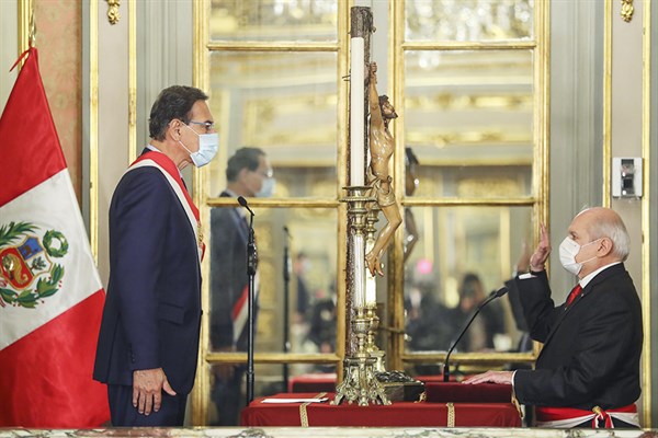 Jura nuevo Gabinete liderado por Pedro Cateriano Bellido