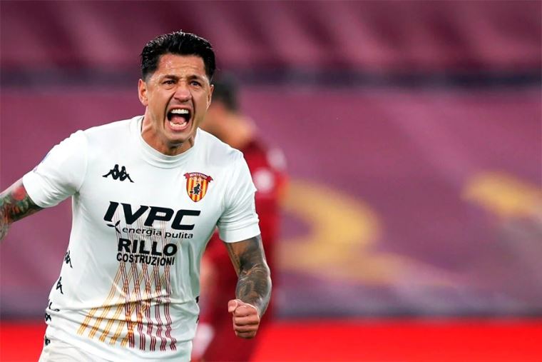 Gianluca Lapadula Inicio Tramites Para Obtener Su Dni Peruano