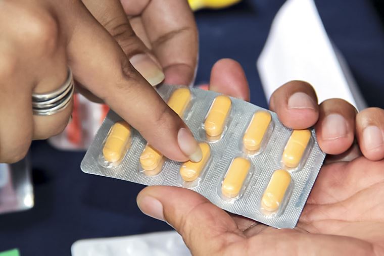 Minsa advierte que uso de antibióticos sin receta médica puede ser mortal