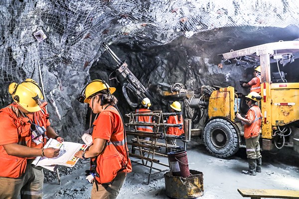 Minería genera más de 211,000 empleos directos
