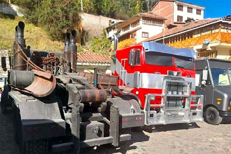 Cusco vehículos de película Transformers son sensación en la Ciudad