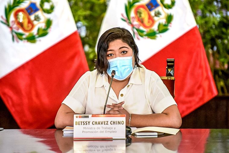 Betssy Chávez presentó denuncia constitucional contra presidenta del