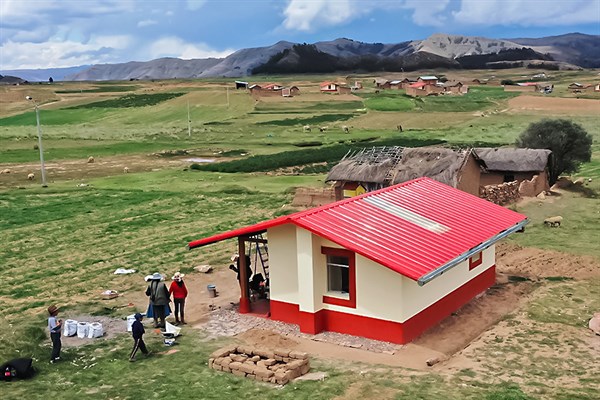 Construyen casitas térmicas para Puno