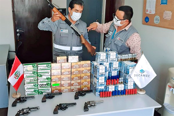Sucamec Perú - #TomaNota ☝️ 👉 El número máximo de #armas de fuego  permitido para la modalidad de defensa personal es de dos (02) armas por  persona. ▻Excepcionalmente la Sucamec puede autorizar