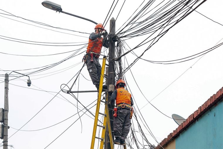 Cómo diferenciar un poste de luz y uno de telefonía? - Campañas - Empresa  Regional de Servicio Público de Electricidad Electronortemedio S.A -  Plataforma del Estado Peruano