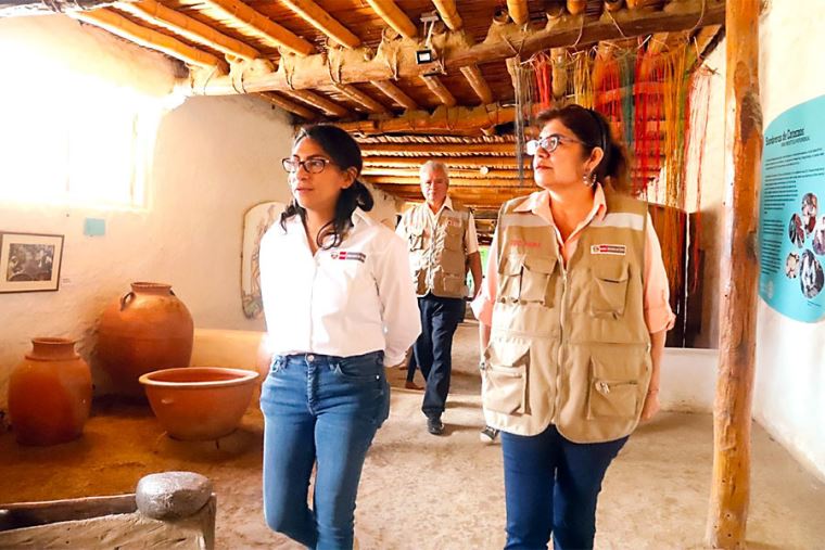 Ministra Urteaga la única vía que une a los peruanos y peruanas es la