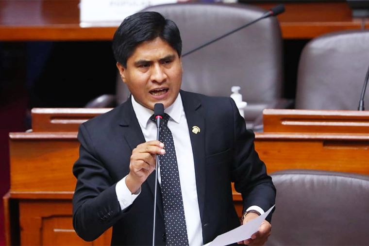 Congresista Wilson Soto denuncia ataque a su vivienda en Huancavelica