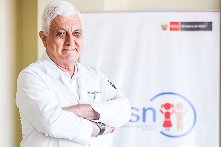 Día del Trabajo la admirable labor de un médico que trabaja sanando