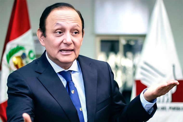 Walter Gutiérrez defiende constitucionalidad de proyecto sobre gestión