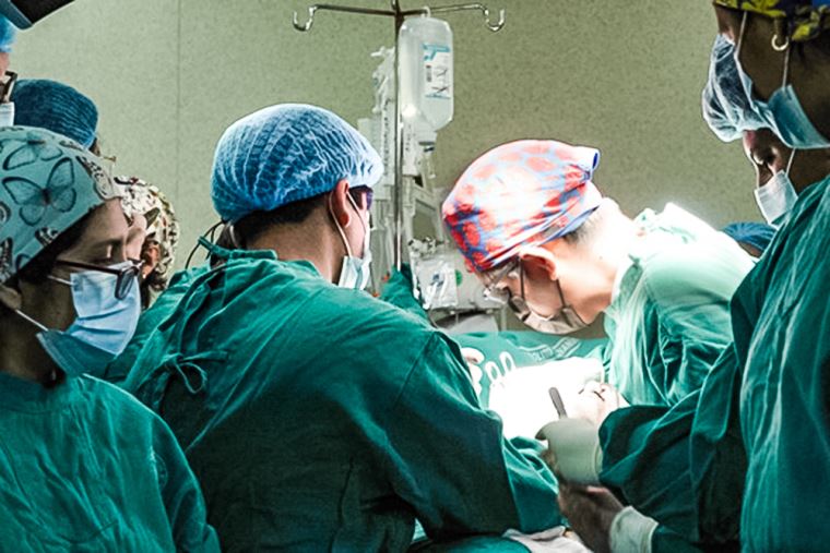 Médicos Del Hospital Hipólito Unanue Salvan La Vida De Paciente Con Lesión De 7 Cm En La Tráquea Médicos Del Hospital Hipólito Unanue Salvan La Vida De Paciente Con Lesión De 7 Cm En La Tráquea