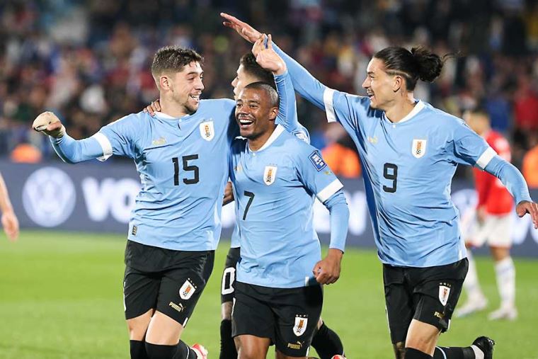 Uruguay ganó 3 a 1 a Chile en el debut oficial de Bielsa