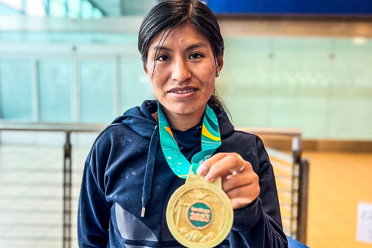 La campeona Luz Mery Rojas fue recibida con honores tras brillar en