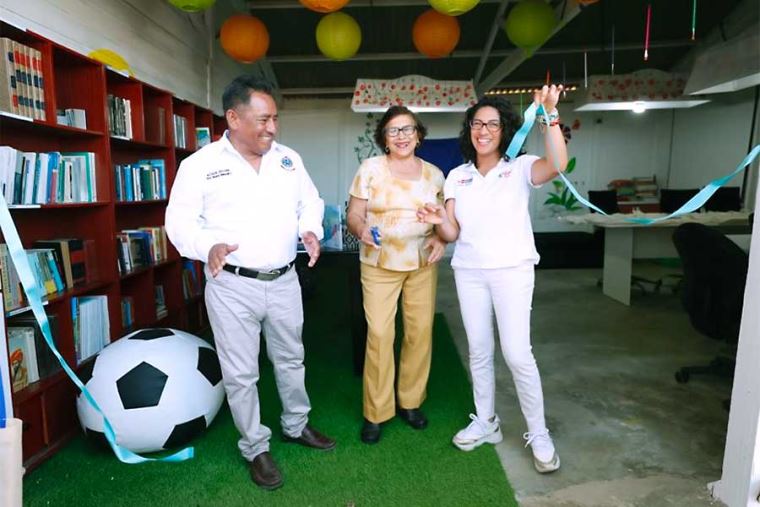 Ministra Leslie Urteaga inaugura Bibliotecas Municipales en la región