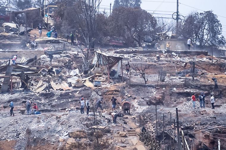 Aumentan a 112 los fallecidos en los devastadores incendios de Valparaíso