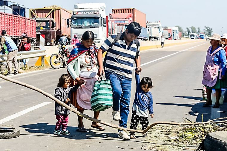 Protestas en Bolivia por la falta de dólares, combustible y alza de ...