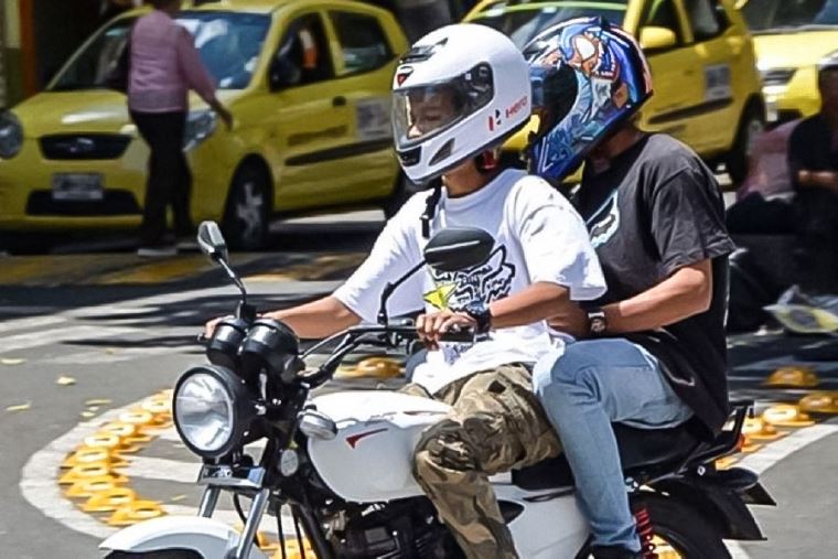 Ejecutivo evalúa restringir la circulación de motos lineales con dos  pasajeros durante emergencia