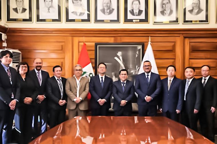 Perú y China firman convenio de cooperación para fortalecer la ...