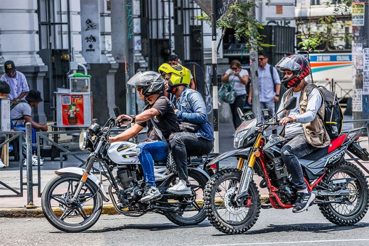 Congreso aprueba que motos lleven doble placa y un dispositivo electrónico  para su ubicación | Noticias | Diario Oficial El Peruano