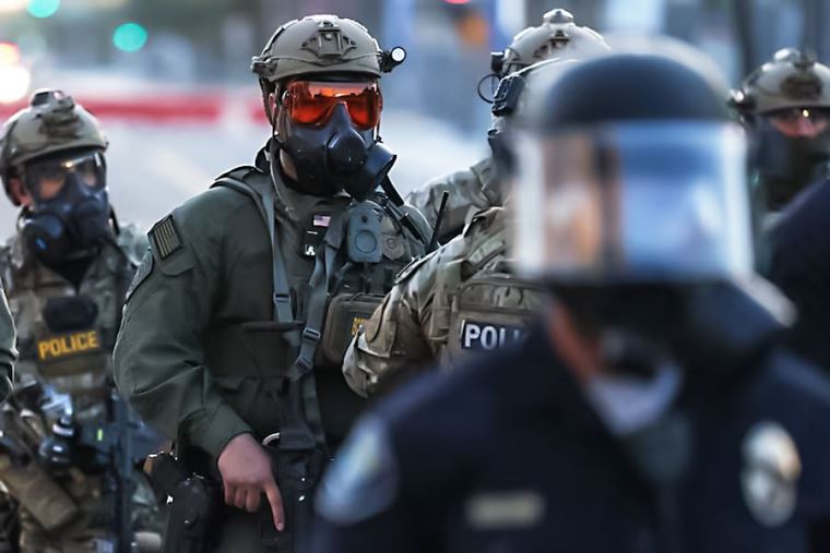 Marines patrullan las calles de Los Ángeles por orden de Donald Trump ...